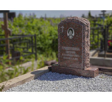 Памятник глыба из Капустинского гранита